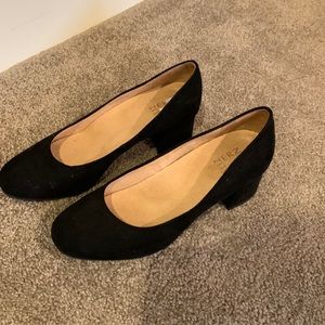 Black suede pumps, Naturalizer women’s 7